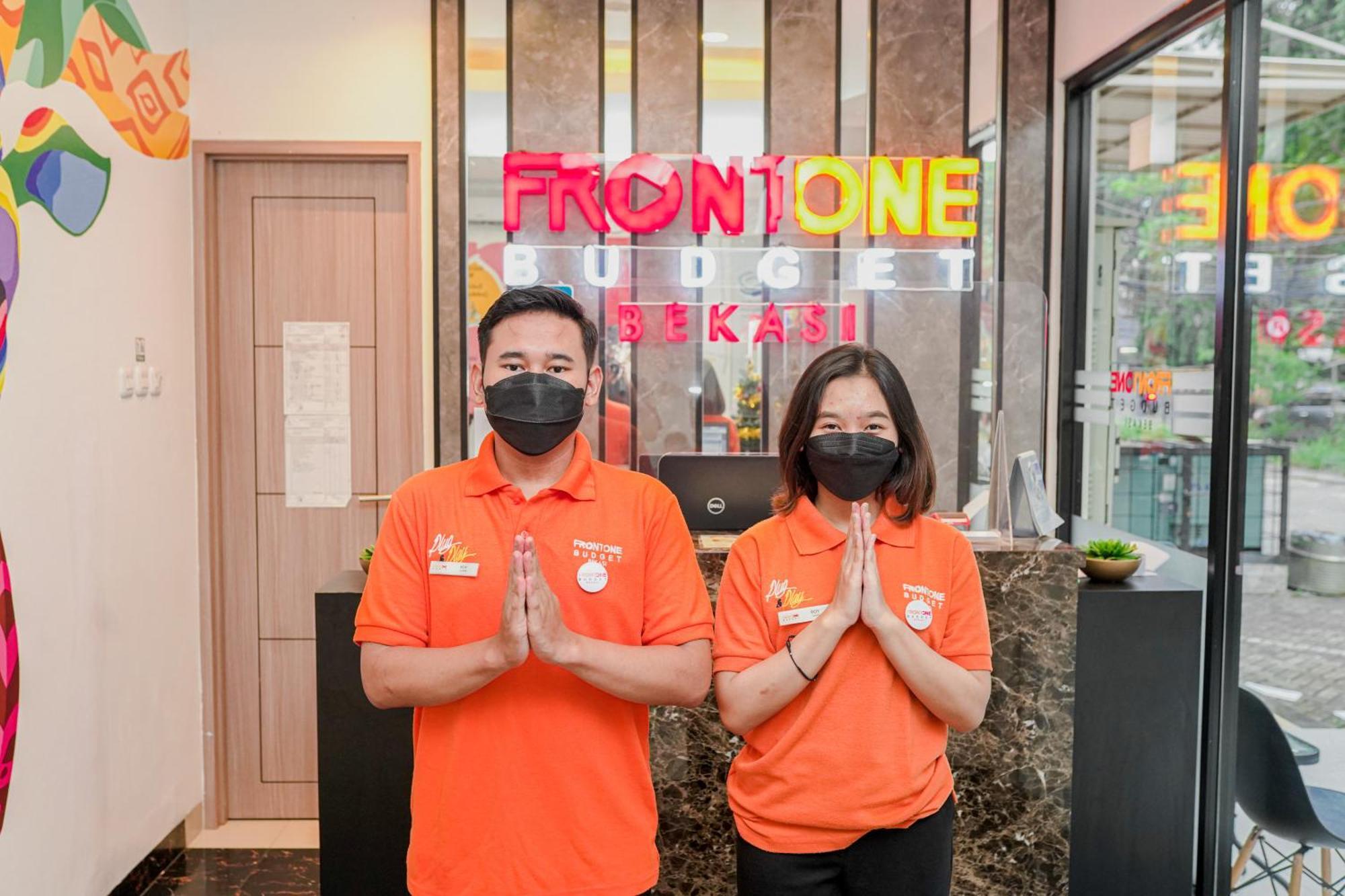 Front One Budget Bekasi Rawapanjang Экстерьер фото