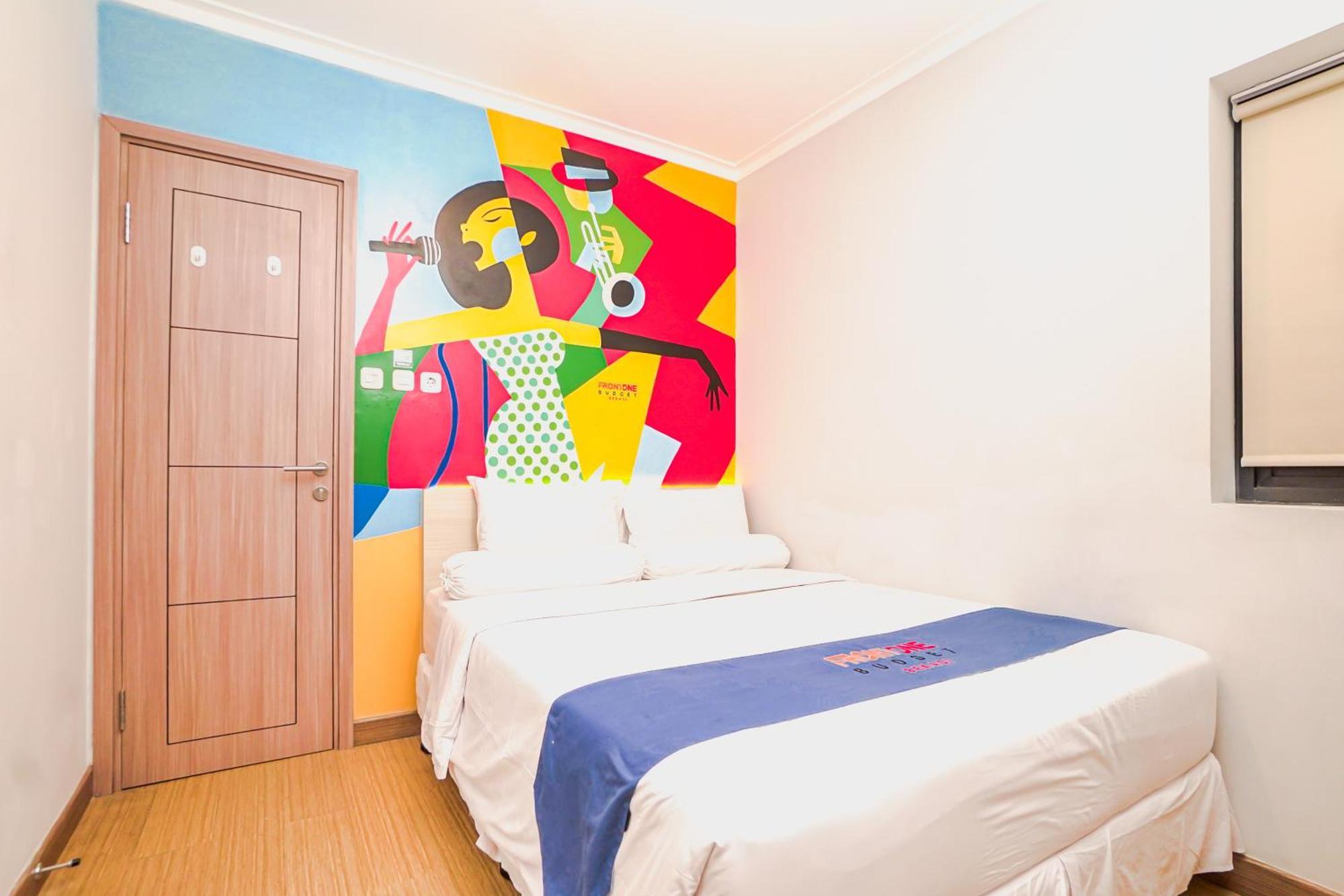 Front One Budget Bekasi Rawapanjang Экстерьер фото